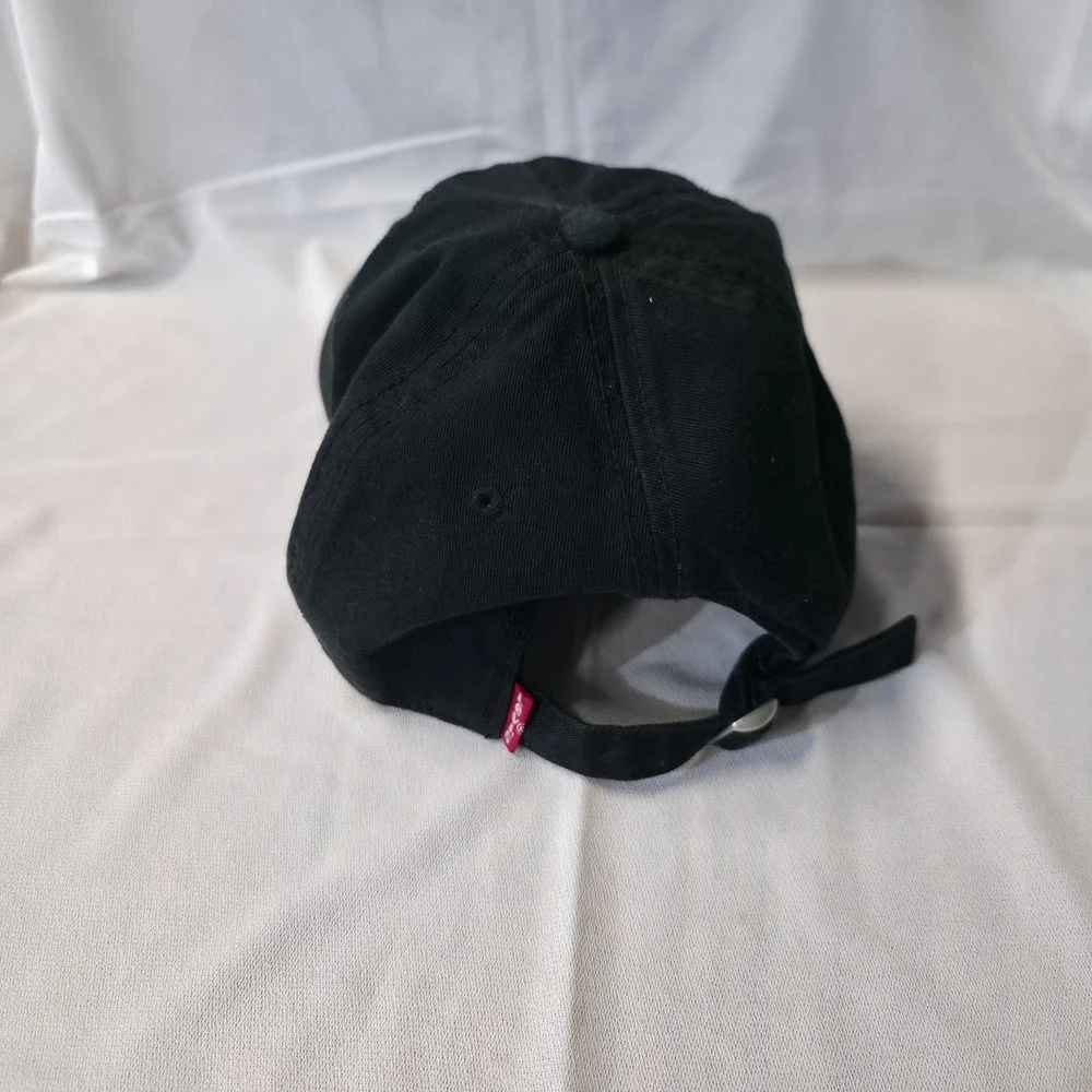Levi's Batwing Baseball Cap Adjustable Strap‎ One Size Black with Red Logo Black